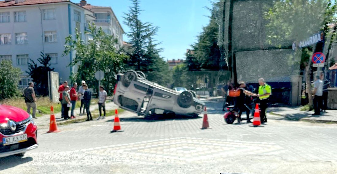 KONYA’NIN AKŞEHİR İLÇESİNDE 2 OTOMOBİLİN ÇARPIŞMASI SONUCU MEYDANA GELEN KAZADA