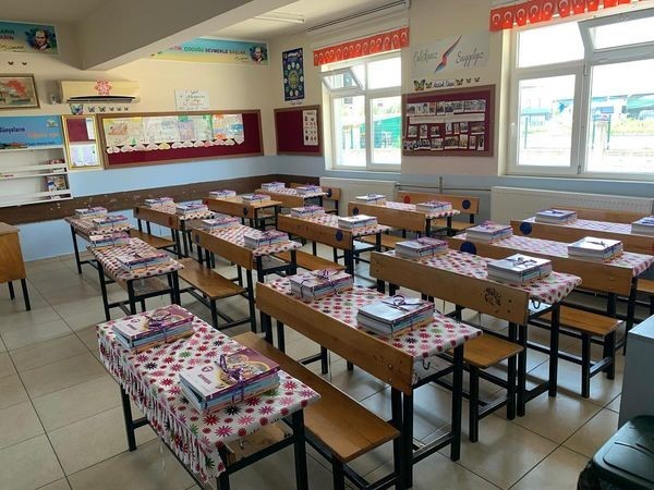 KÖYCEĞİZ’DE DERS KİTAPLARI SIRALARA BIRAKILDI