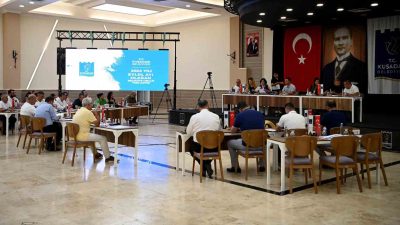 KUŞADASI’NDA KIYI ŞERİDİNE CEPHESİ OLAN İŞLETMELER İÇİN ŞEZLONG VE ŞEMSİYE