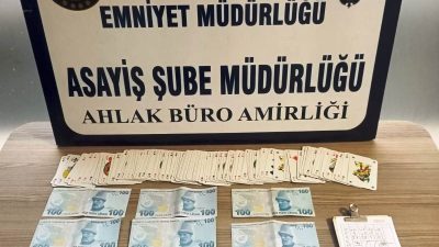 KÜTAHYA’DA KUMAR OYNAYAN 4 ŞAHSA 25 BİN 700 TL PARA
