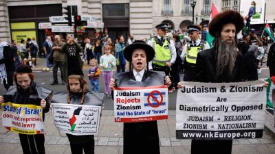 LONDRA’DA BİNLERCE KİŞİDEN TEK SLOGAN: “NEHİRDEN DENİZE FİLİSTİN ÖZGÜR OLACAK”