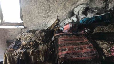 ANTALYA'NIN MANAVGAT İLÇESİNDE MÜSTAKİL BİR EVDE ÇIKAN YANGIN EKİPLERİN MÜDAHALESİYLE