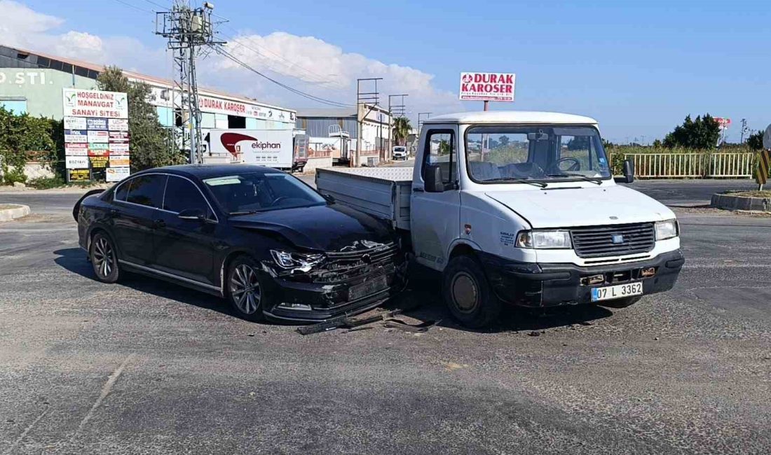 ANTALYA’NIN MANAVGAT İLÇESİNDE KAMYONET İLE OTOMOBİLİN ÇARPIŞMASI SONUCU MEYDANA GELEN