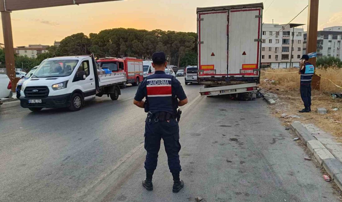 MANİSA'DA SEYİR HALİNDEKİ MOTOSİKLETİN PARK HALİNDEKİ TIRA ARKADAN ÇARPMASI SONUCU