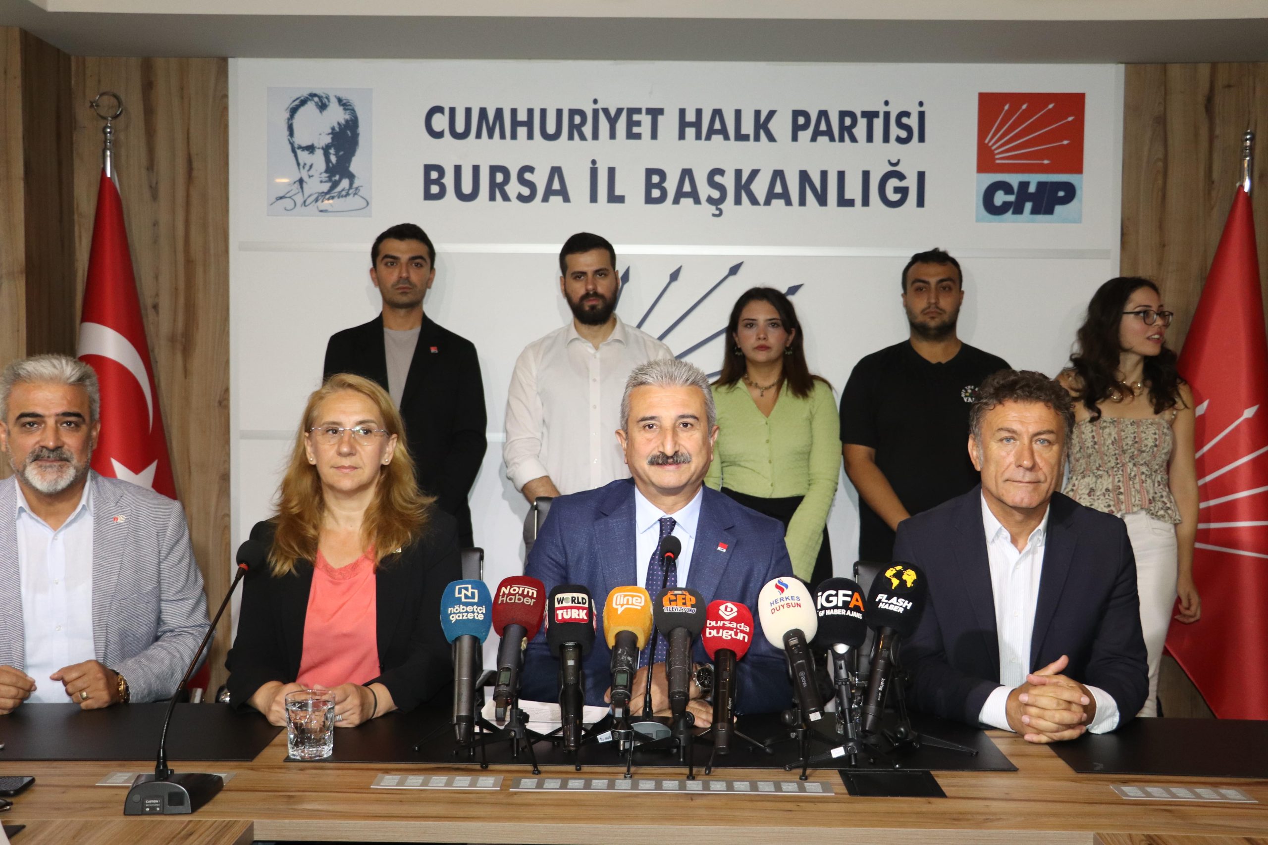 Cumhuriyet Halk Partisi de eğitimde yaşanan sorunlara ilişkin eş zamanlı