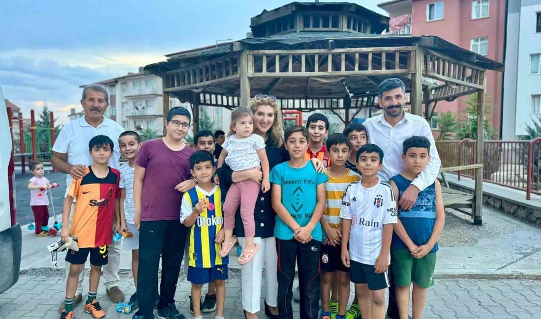 AK PARTİ MALATYA MİLLETVEKİLİ İNANÇ SİRAÇ KARA ÖLMEZTOPRAK, BERABERİNDEKİ PARTİLİLERLE