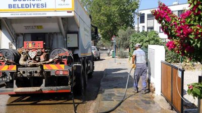 BODRUM BELEDİYESİ EKİPLERİ, TEMİZLİK SEFERBERLİĞİ KAPSAMINDA MUMCULAR MAHALLESİ GENELİNDE KAPSAMLI