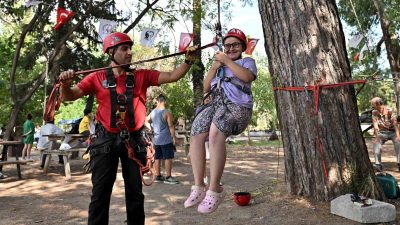 BELEDİYE BAŞKANI ÜMİT UYSAL, ENGELSİZ HOBİ KAMPI'NI ZİYARET ETTİ