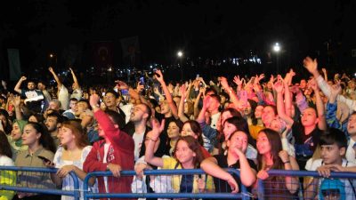ORHANELİ’DE KARAGÖZ FESTİVALİ VE KURTULUŞ ŞENLİKLERİ, BÜYÜK BİR COŞKUYLA KUTLANDI.