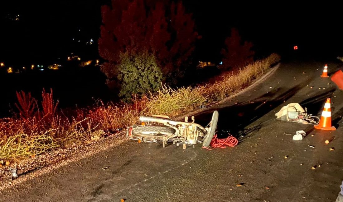 ADIYAMAN’IN SİNCİK İLÇESİNDE OTOMOBİL İLE MOTOSİKLETİN ÇARPIŞMASI SONUCU MEYDANA GELEN