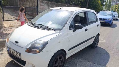 MANAVGAT'TA MOTOSİKLET İLE OTOMOBİLİN ÇARPIŞMASI SONUCU MOTOSİKLET SÜRÜCÜSÜ YARALANDI.