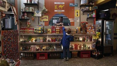 BURSA’DA 90’LAR RUHUNU YAKALAMAK İSTEYEN BAYRAM ÖZDOĞAN 90’LAR KONSEPTİ BİR