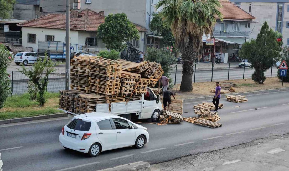 PALETLER YOLA SAÇILDI, FACİADAN DÖNÜLDÜ