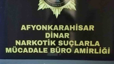AFYONKARAHİSAR’DA POLİS DURDURDUĞU BİR ARAÇTA YAPTIĞI ARAMADA 430 İÇİMLİK PEÇETEYE