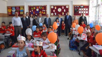 ŞAHİNBEY’DE ÖĞRENCİLERE 140 BİN ADET HEDİYE SETLERİ DAĞITILDI