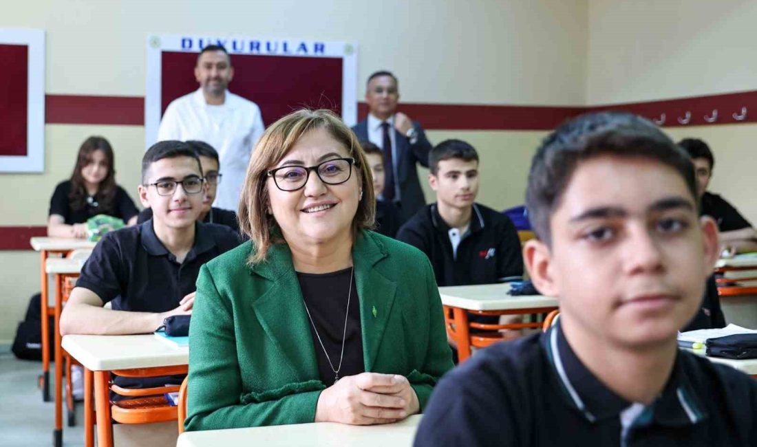 ŞAHİN’DEN OKULUN İLK GÜNÜ ÖĞRETMEN VE ÖĞRENCİLERE İNDİRİM MÜJDESİ