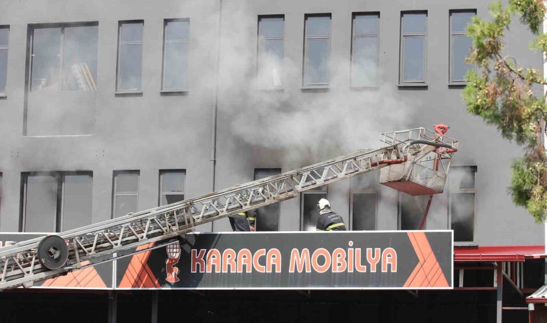 SAMSUN'DA BİR MOBİLYA FABRİKASINDA ÇIKAN YANGIN ÇEVREDE PANİK OLUŞTURDU. AYNI