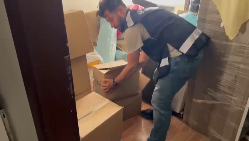 SAMSUN'DA POLİS SAHTE İÇKİ İMALATINA DÜZENLEDİĞİ OPERASYONDA 75 LİTRE SAHTE