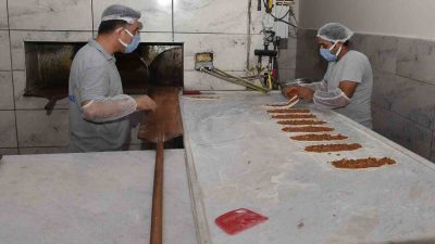 SEYHAN BELEDİYE BAŞKANI OYA TEKİN, ÖZELLİKLE ÖĞRENCİLER VE DAR GELİRLİ