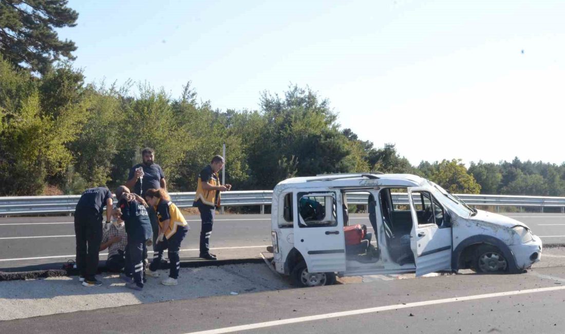 SEYİR HALİNDE LASTİĞİ PATLAYAN ARAÇTA BULUNAN 4 KİŞİ YARALANDI