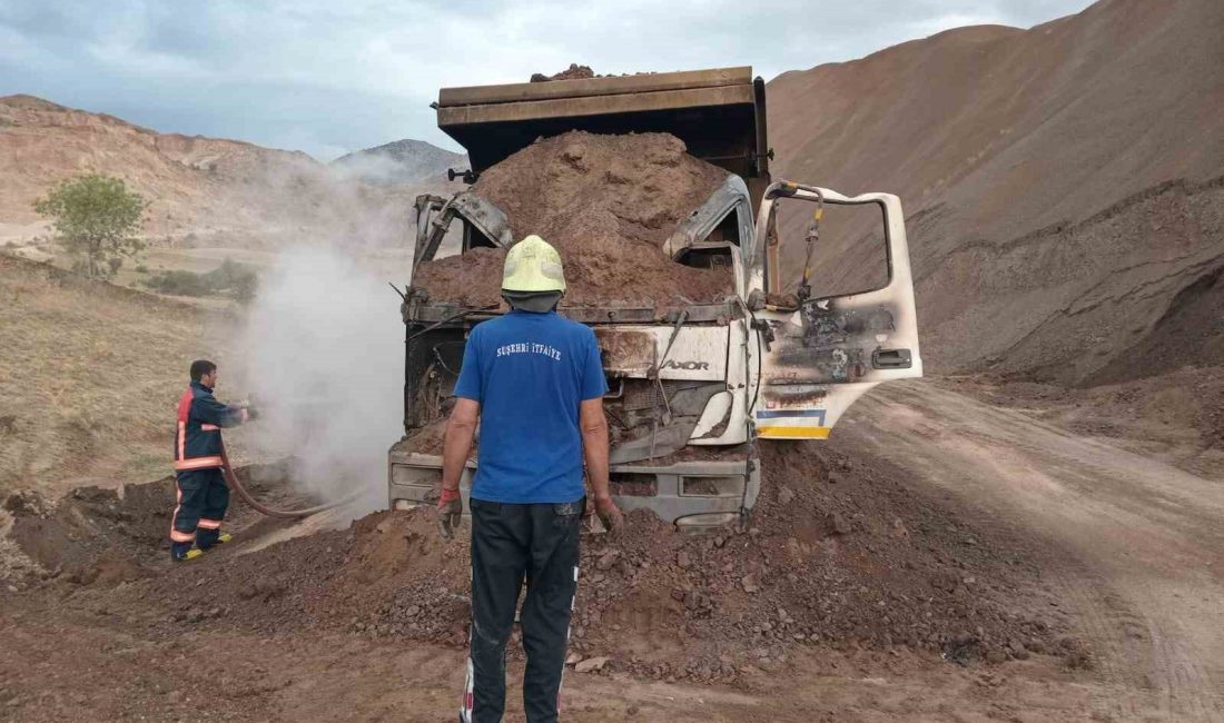 SİVAS’IN SUŞEHRİ İLÇESİNDE YOL ŞANTİYESİNDE ÇALIŞAN BİR KAMYON, YANARAK KULLANILAMAZ