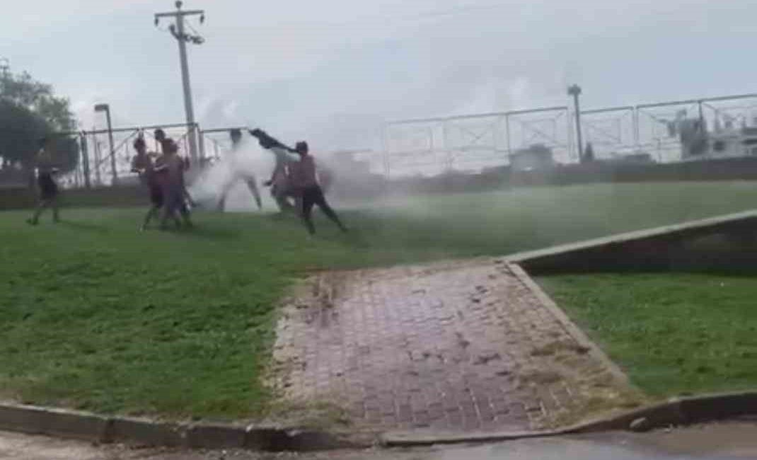 SICAKTAN BUNALAN ÇOCUKLAR ÇAREYİ SULAMA ARACINDA BULDU