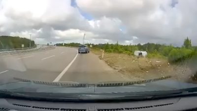 ŞİLE'DE OTOMOBİLİN KAZA ANI KAMERADA