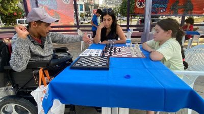 SEYHAN BELEDİYESİ, SEYHANLI SATRANÇ SEVERLERİ ‘SOKAKTA SATRANÇ VAR’ ETKİNLİĞİNDE BULUŞTURDU.