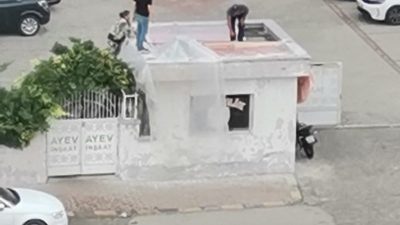 ANİDEN BASTIRAN YAĞMUR SALÇA YAPAN VATANDAŞLARI ZOR DURUMDA BIRAKTI