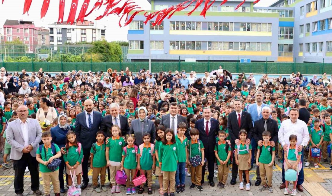 SULTANBEYLİ BELEDİYESİ ÖĞRENCİLERE KIRTASİYE SETİ DAĞITTI