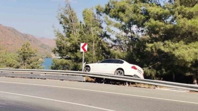 MARMARİS-DATÇA KARAYOLU ÇUBUCAK MEVKİSİNDE DİREKSİYON HAKİMİYETİNİ KAYBEDEN 35 AIT 345