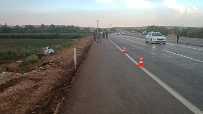 GAZİANTEP'TE TARIM İŞÇİLERİNİ TAŞIYAN KAMYONET, SOLLAMAK İSTEDİĞİ HAFİF TİCARİ ARACA