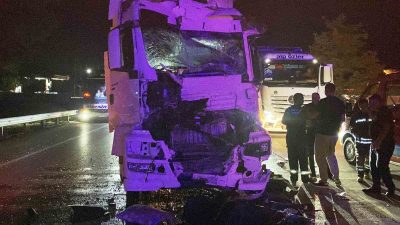 KONYA'NIN KULU İLÇESİNDE TIRIN KAMYONA ARKADAN ÇARPMASI SONUCU MEYDANA GELEN