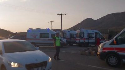 TOKAT’IN TURHAL İLÇESİNDE MEYDANA GELEN TRAFİK KAZASINDA, İKİ OTOMOBİLİN ÇARPIŞMASI