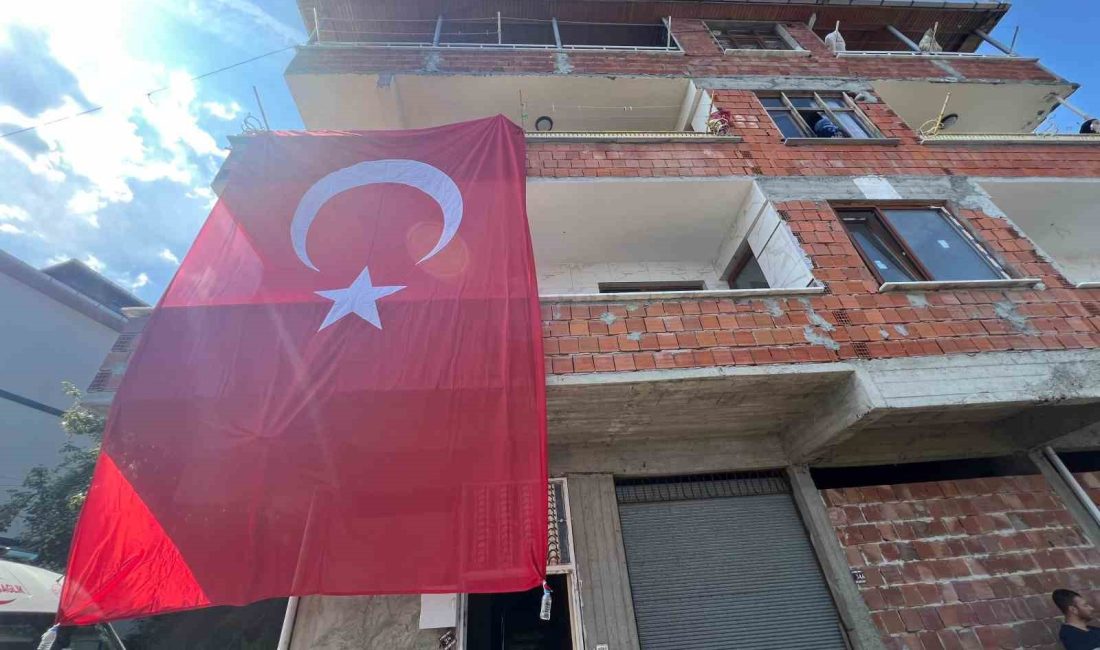 ŞEHİT ÜSTEĞMEN ÖMER FATİH AYAR’IN (29) İLÇENİN YEMİŞLİ MAHALLESİ’NDE OTURAN
