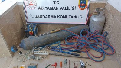 ADIYAMAN’DA, TREN RAYLARINI ÇALMAK İSTEDİKLERİ ESNADA SUÇÜSTÜ YAPILARAK YAKALANAN DA,