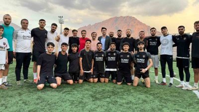 ÜNLÜ TİYATRO VE SİNEME OYUNCUSU ERSİN KORKUT, YILLAR ÖNCE KAPTANLIĞINI