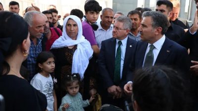 ŞIRNAK VALİSİ CEVDET ATAY, VATANDAŞLAR İLE GÜMRÜK MUHAFAZA MEMURLARININ SIK