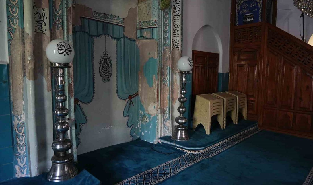FATİH SULTAN MEHMET HAN ZAMANINDA YAPILAN VE ZAMAN İÇERİSİNDE DUVARLARI