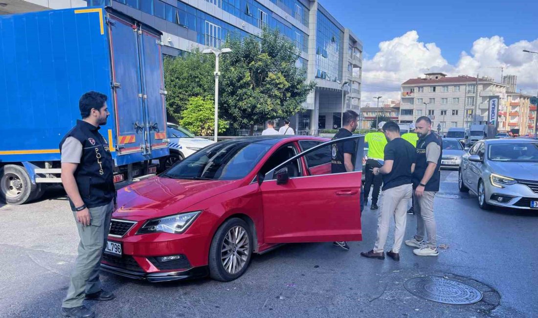 İSTANBUL ESENYURT’TA YENİ EĞİTİM ÖĞRETİM YILININ İLK GÜNÜNDE POLİS EKİPLERİ
