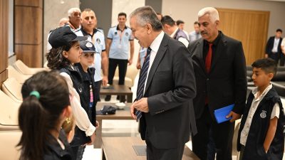 YEŞİLYURT’TAKİ MİNİK ZABITALAR SEVİMLİLİKLERİYLE DİKKAT ÇEKİYOR