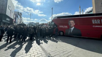 Esenyurt Belediyesi'ne Ahmet Özer'in yerine kayyum atanması sonrası CHP'liler saat