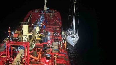 İYON DENİZİ AÇIKLARINDA BİR TEKNEDE MAHSUR KALAN 78 DÜZENSİZ GÖÇMEN,