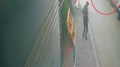 KONTROLDEN ÇIKAN OTOMOBİL, 5 ARACA ÇARPTI : 1 AĞIR YARALI