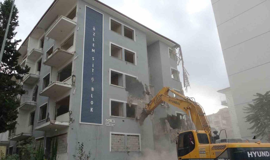 MALATYA'DA, KALE İLÇESİNDE MEYDANA GELEN 5.9 BÜYÜKLÜĞÜNDEKİ DEPREM SONRASI AĞIR