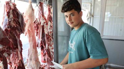 HATAY’IN ANTAKYA İLÇESİNDE 6 YIL ÖNCE KASAP USTASI BABASININ YANINA