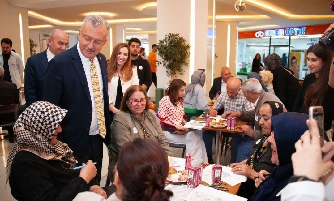 60 YAŞ ÜSTÜ ÖĞRENCİ ADAYLARINA TAZELENME ÜNİVERSİTESİ ANLATILDI
