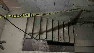 7. KATTAN MERDİVEN BOŞLUĞUNA DÜŞEN İNŞAAT İŞÇİSİ HAYATINI KAYBETTİ