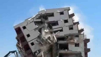 HATAY'IN ANTAKYA İLÇESİNDE 8 KATLI BİNANIN İŞ MAKİNESİNİN DARBESİYLE KONTROLLÜ