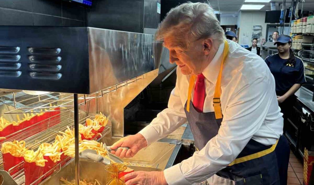 ABD BAŞKAN ADAYI DONALD TRUMP HAMBURGERCİDE ÇALIŞTI